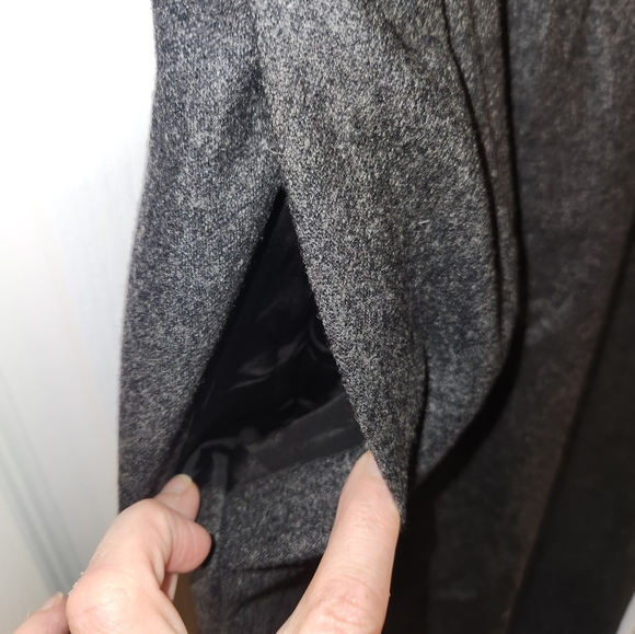 Elegant Gray and Black Wool Women's Valentino Miss V Skirt - Picture 9 of 14